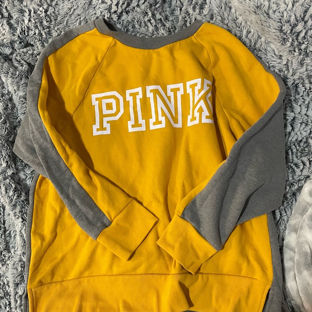 crew neck from pink never worn before Size m